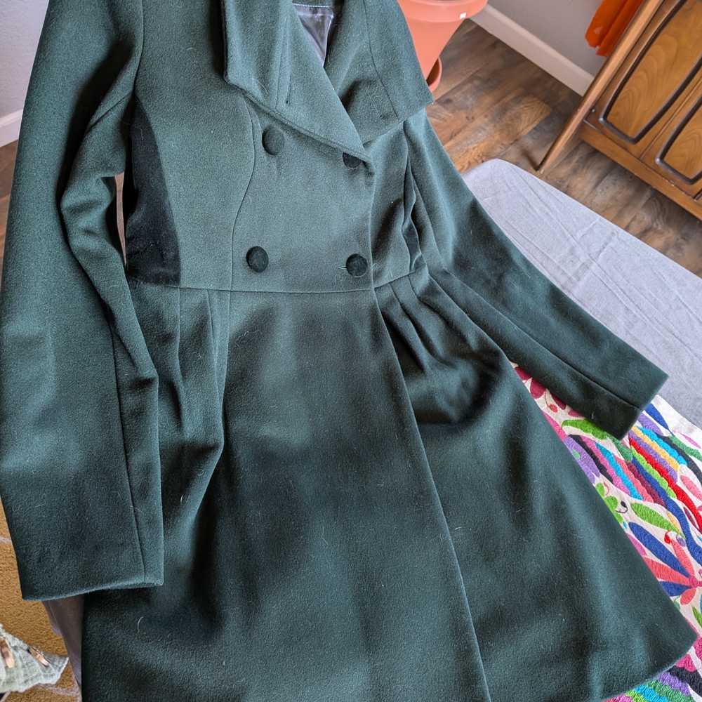 Elegant Green Double-Breasted Women's Coat